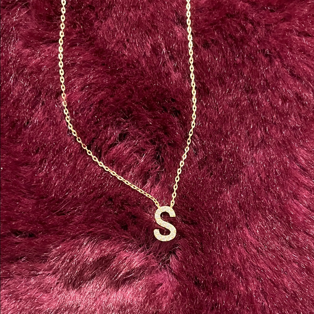 Elegant Gold 'S' Pendant Necklace